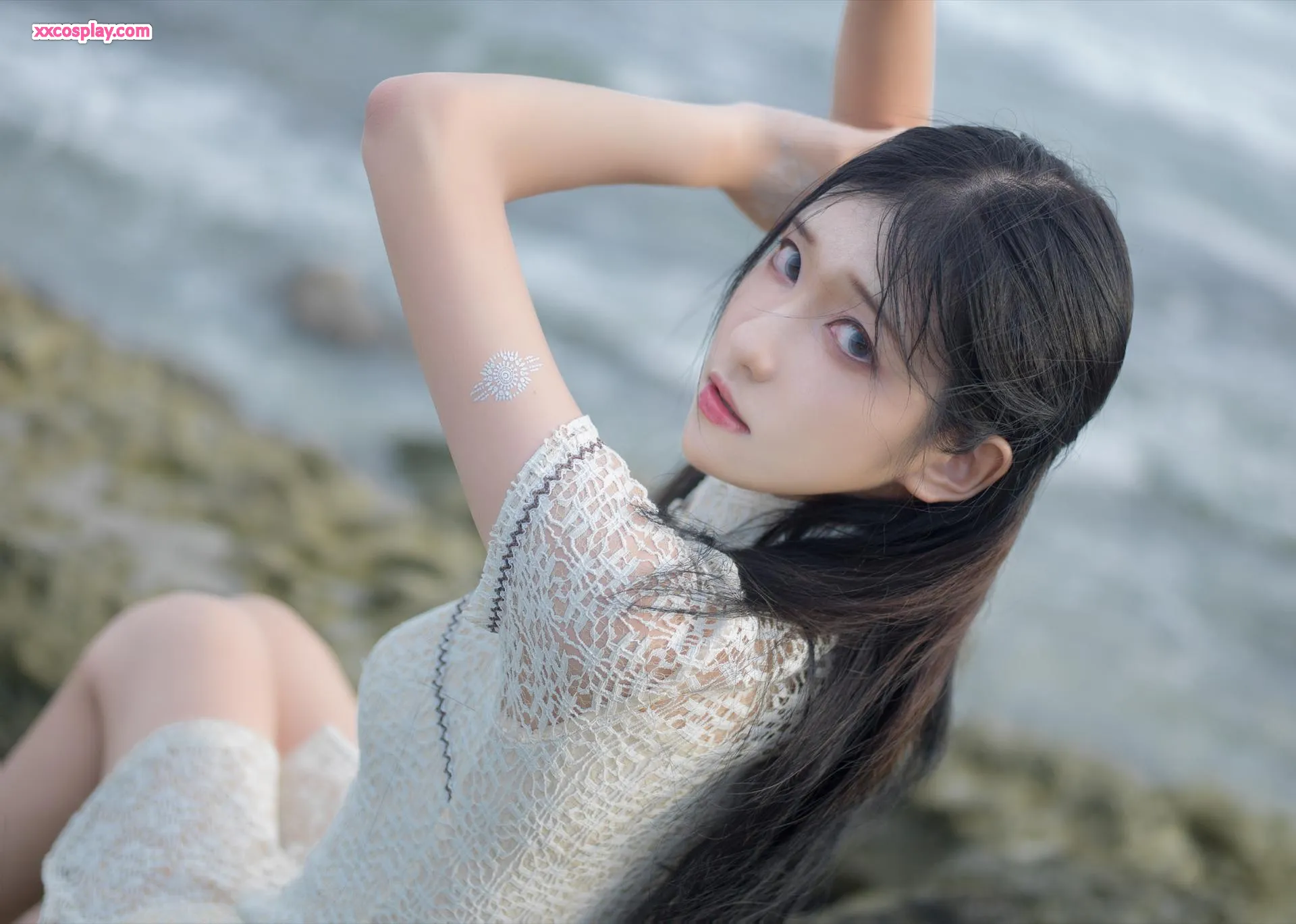 Nantao Momoko: Sự Thanh Lịch Áo Qipao Trắng